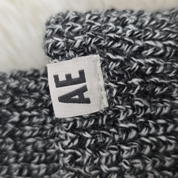 NEW American Eagle Outfitters Black and Gray Waffle Knit Beanie - Picture 8 of 8